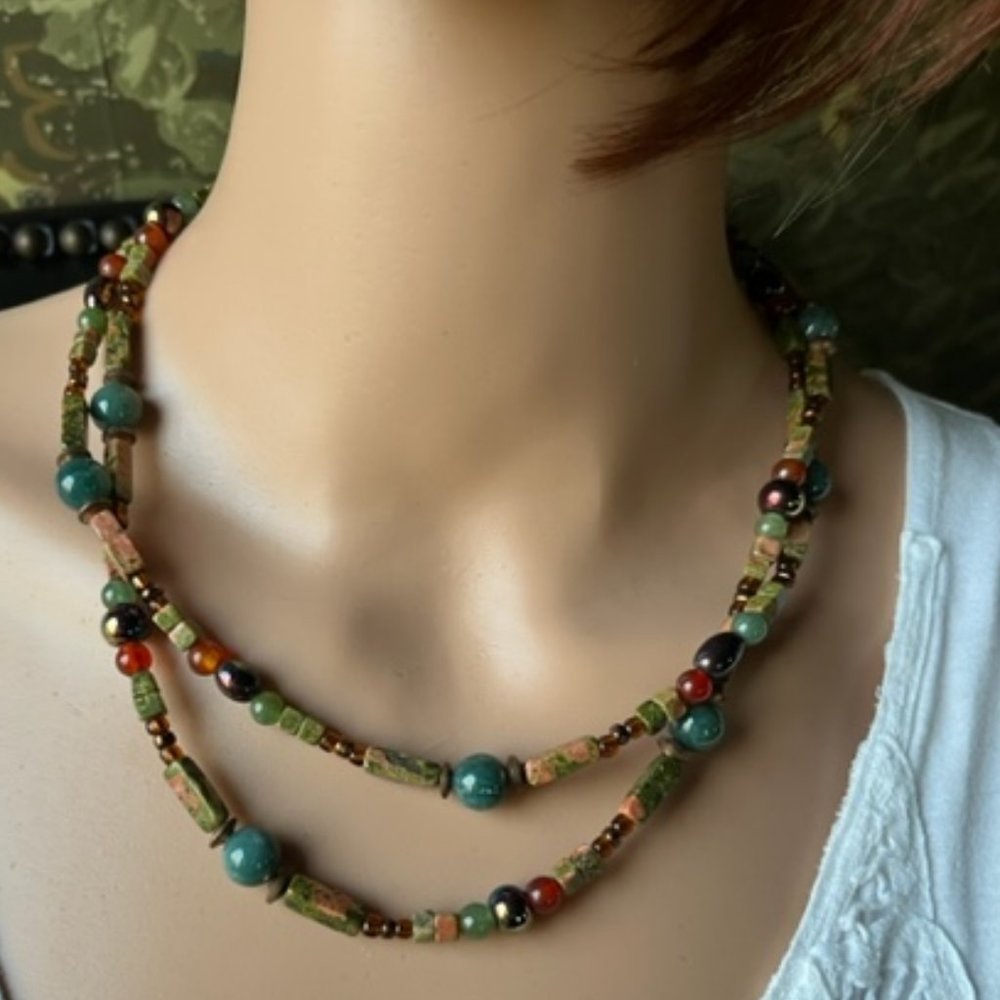 Necklace & Matching Earrings: Polished Semi-Precious Stones, Glass & Brass Beads
